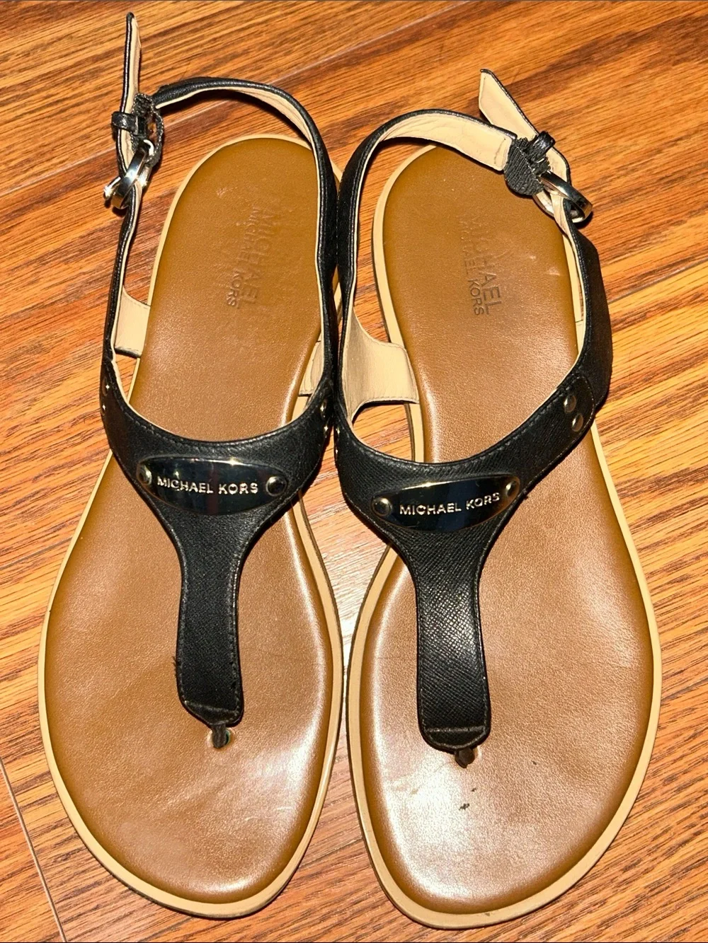 Michael Kors Women’s MK Plate Logo Thong Flat Sandal Leather Tan Sole Women’s  7